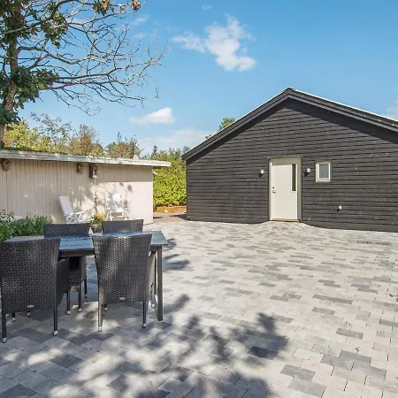 6 Person Holiday In