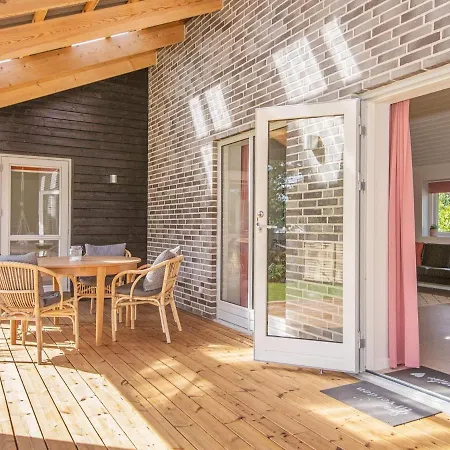 6 Person Holiday In *