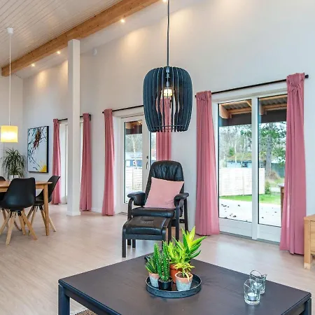 6 Person Holiday In Glesborg