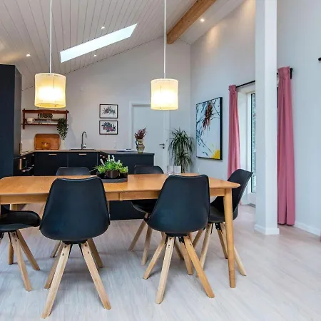 6 Person Holiday In